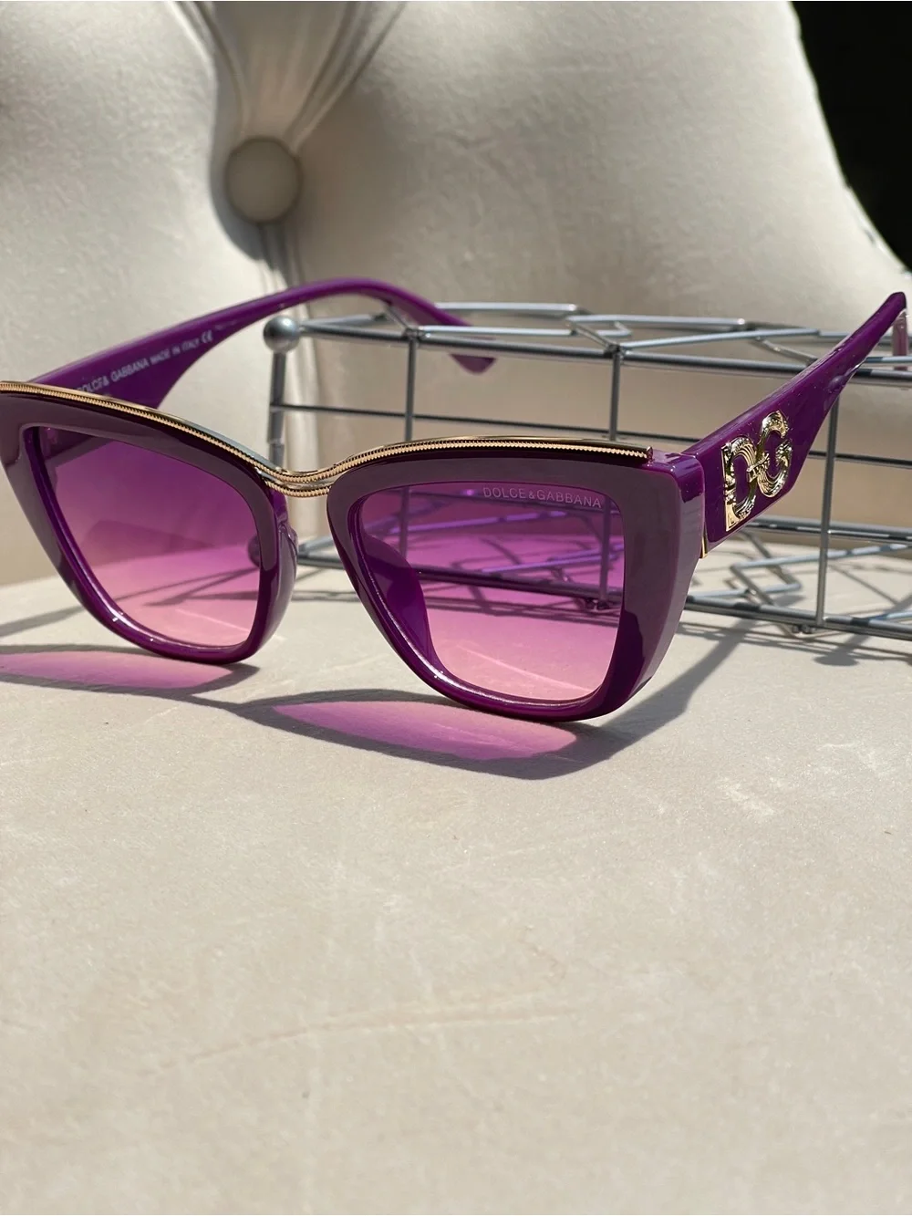 Luxury Sunglasses - Designer-Inspired Women Accessories - Picture 4 of 5